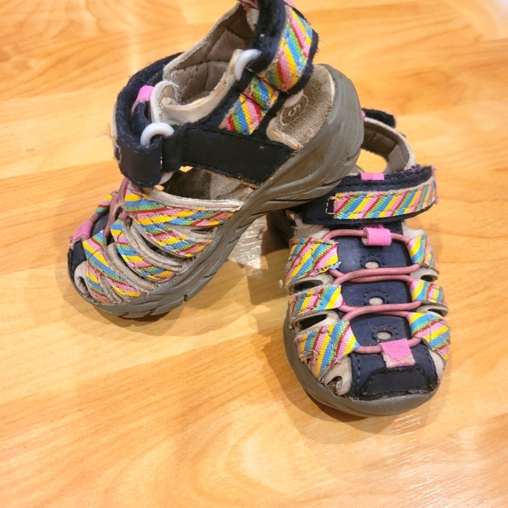 Cat & Jack Rainbow Water Shoe Sandals Size 5
